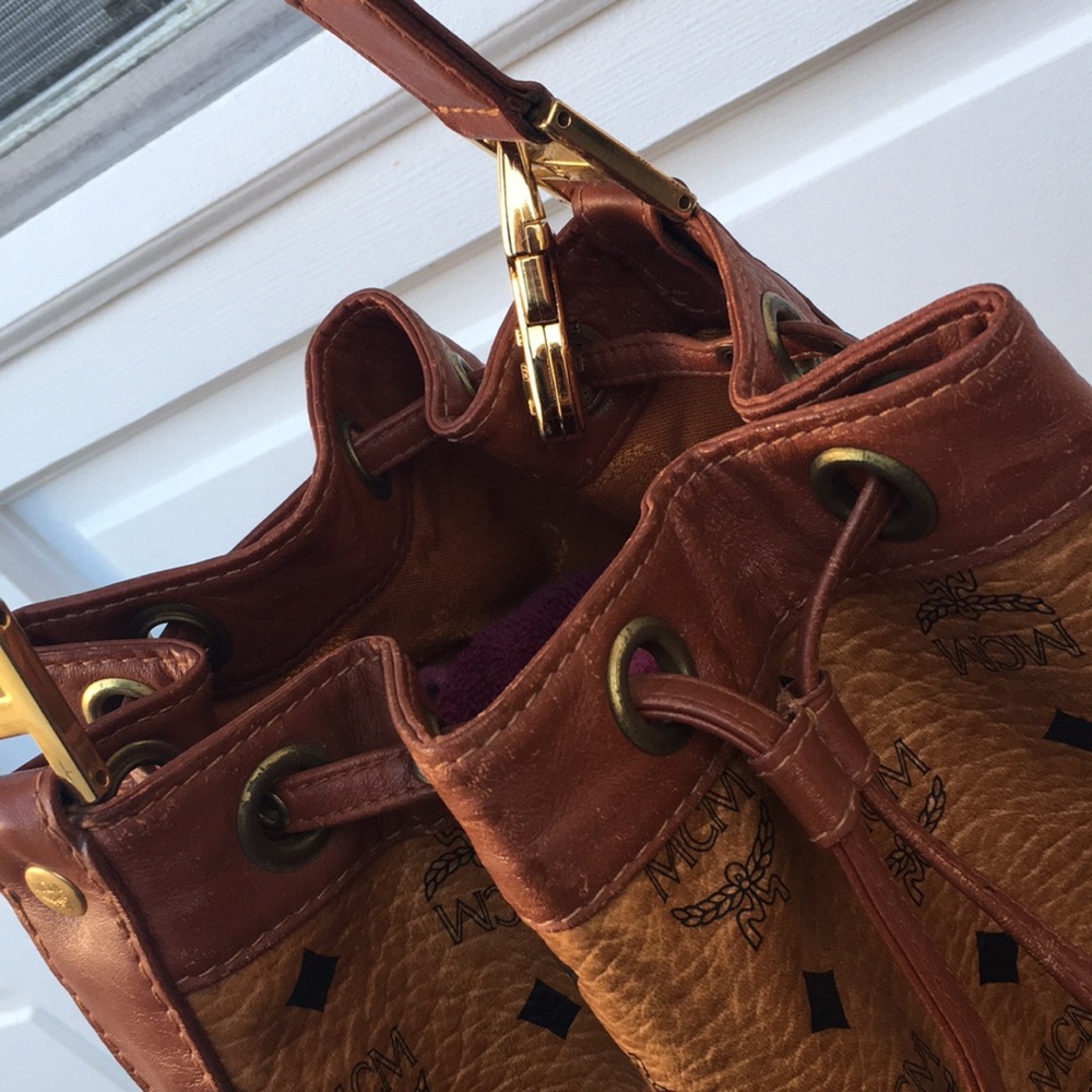 Mcm bucket bag (includes dust bag and cards) - Picture 5 of 15